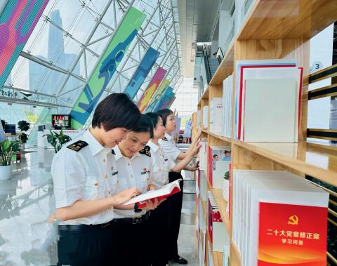 深圳海關所屬沙頭角海關開展學習貫徹習近平新時代中國特色社會主義思想主題教育。