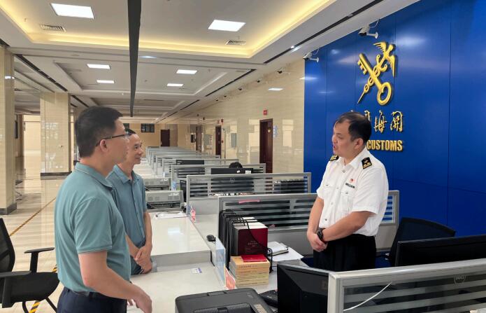 7月19日，在南昌市贛江新區海關辦事大廳督查“處長辦事流程‘大體驗’”活 動開展情況。