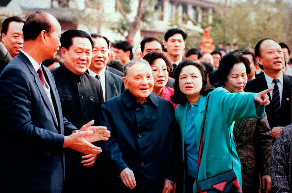 1992年1月21日，鄧小平同志在深圳參觀中國民俗文化村。