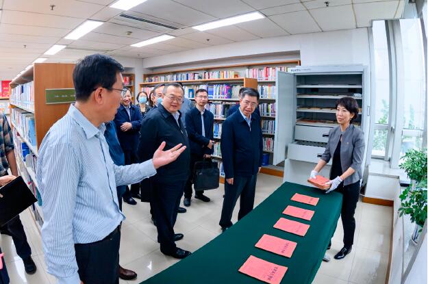 2023年5月4日，中聯部機關團委與信息編研室在圖書館舉辦部領導班子讀書班特別活動暨“我與部長同讀書”活動。