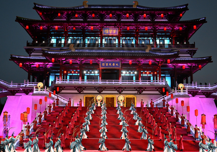 > 2023年5月18日，中亞峰會歡迎儀式在陜西省西安市大唐芙蓉園舉行。