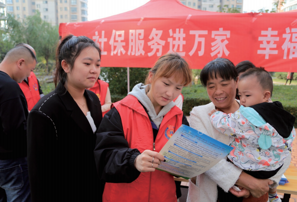 人力資源社會保障部在全國組織開展2023年“社保服務進萬家”活動，廣泛宣傳社會保險政策和便 民服務舉措。