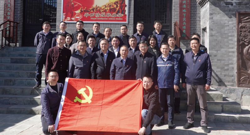 2024年3月29日，應急管理部救災和物資保 障司青年理論學習小組青年干部在北京平西情報 聯絡站紀念館參加黨建聯學聯做活動。