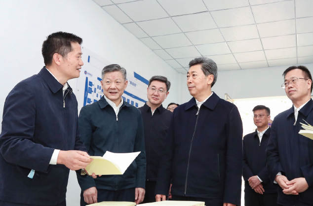 2024年3月27日，作者（ 前排右二） 在重慶市涪陵區馬武鎮綜治中心調研。