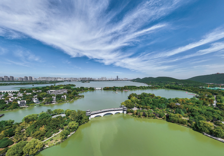 位于徐州市泉山區的國家5A級景區—云龍湖。