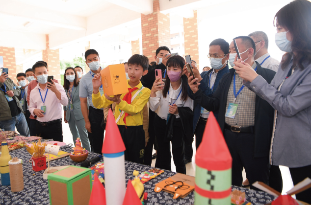 2023年5月22日至28日，全國城市生活垃圾分類宣傳周期間，舉辦“小手拉大手”生活垃 圾分類知識宣講活動。
