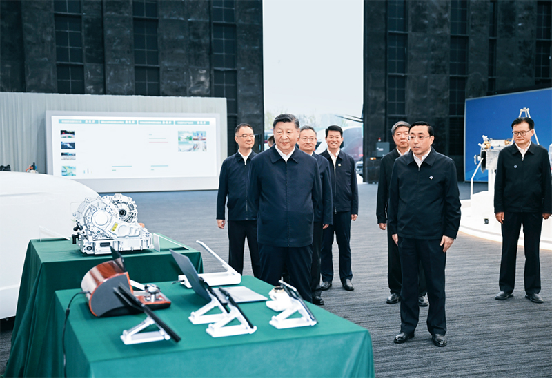 2024年10月17日至18日，中共中央總書記、國家主席、中央軍委主席習近平在安徽考察。這是17日下午，習近平在合肥濱湖科學城察看安徽省重大科技創新成果集中展示。 新華社記者 謝環馳/攝