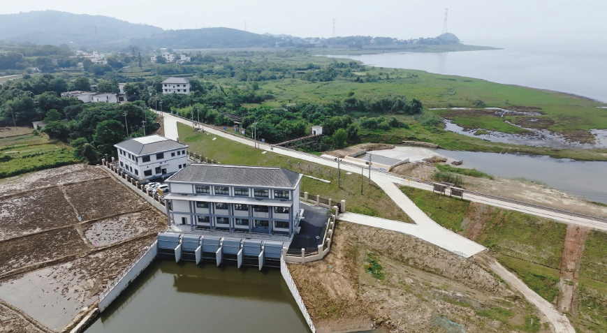 近年來，江西在全省推進“黨建進工地”活動，推動重大項目建設提質增效。圖為2024年5月竣工的九 江長江堤澇區治理工程土橋泵站。