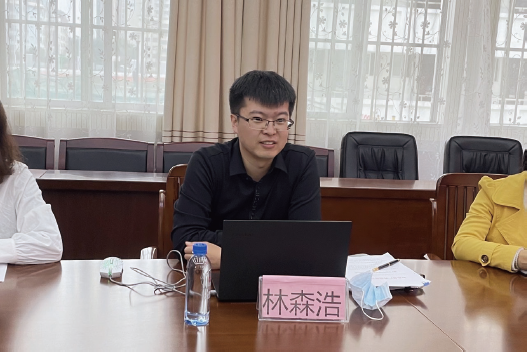 作者在家鄉的小學開展調研。