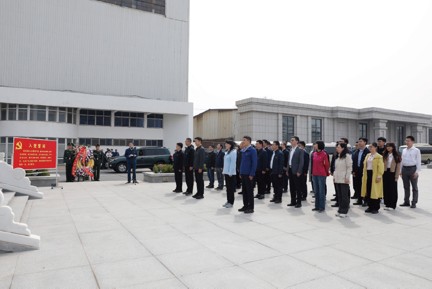2024年4月26日，國家國防科工局系統司黨支部組織黨員干部重溫入 黨誓詞。