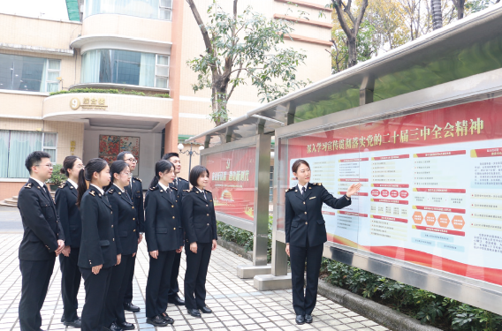 2025年3月14日，海關總署機關青年干部學習黨的二十屆三中全會精神。