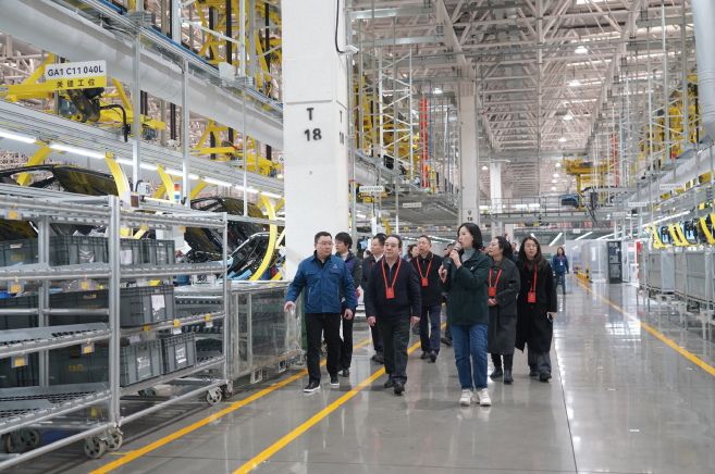 2025年2月19日，在渝全國人大代表視察賽力斯汽車超級工廠。