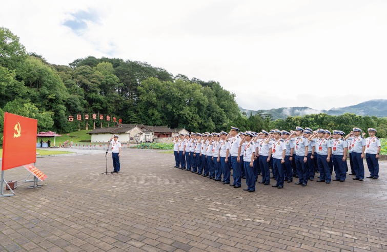 2024年8月1日，福建省消防救援總隊在古田會議會址重溫入黨誓詞。