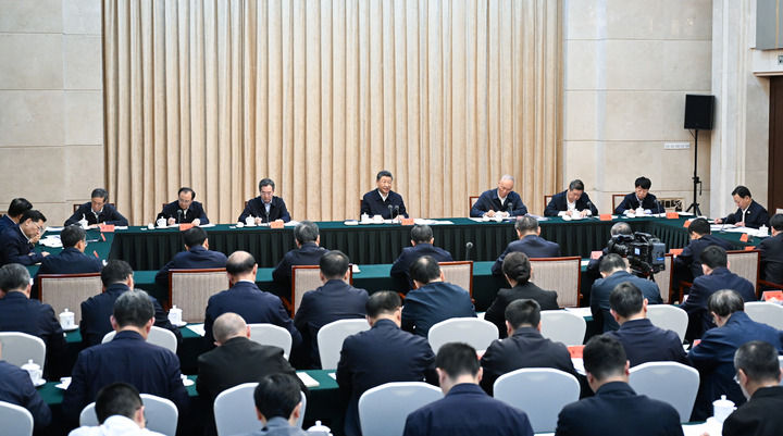 9月12日下午，中共中央總書記、國家主席、中央軍委主席習近平在甘肅省蘭州市主持召開全面推動黃河流域生態保護和高質量發展座談會并發表重要講話。新華社記者 謝環馳 攝